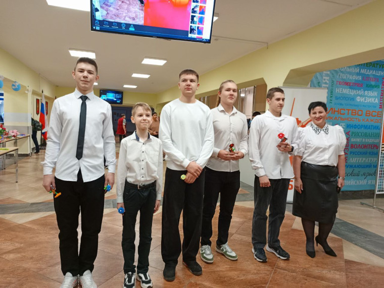 Поздравление учителей с Международным женским Днем 8 марта.